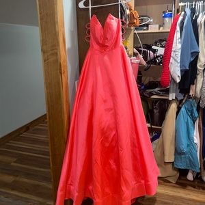 Coral pink Sherri Hill prom dress